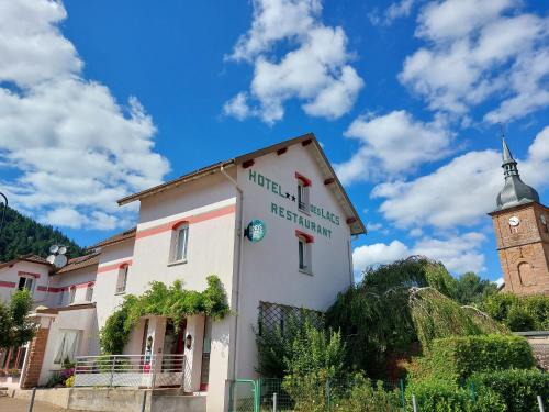 Celles-sur-Plaine Hotel | Discover Logis Hôtel & Restaurant des Lacs: Spa & Dining