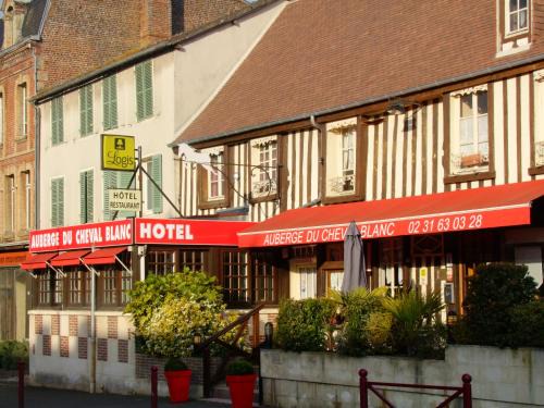 Crevecoeur-en-Auge Hotel | Discover Auberge Du Cheval Blanc: Pet-Friendly Retreat