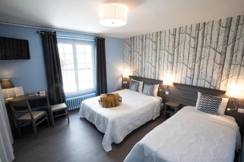 Le Mele-sur-Sarthe Hotel | Pet-Friendly Logis Hôtel Restaurant de la Poste Awaits