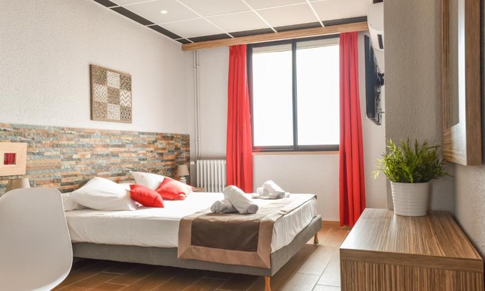 Saint-Cyprien Plage Hotel | Enjoy Oceanfront Comfort at Mar I Sol Logis Hotel