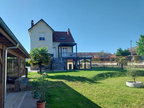 Saint-Etienne-de-Maurs Hotel | Welcoming Logis Cruzel: Pet-Friendly Stay with Pool & Restaurant