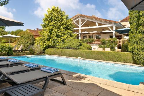 La Coquille Hotel | Pet-Friendly Retreat at Logis Hôtel-Restaurant Les Voyageurs