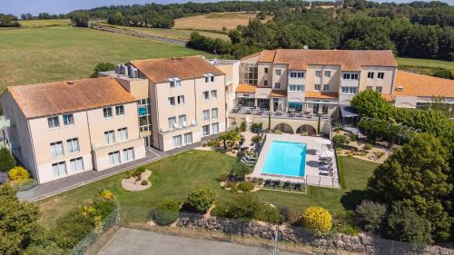 Les Herbiers Hotel | Pet-Friendly Logis Hôtel Restaurant Aloe with Ocean Views