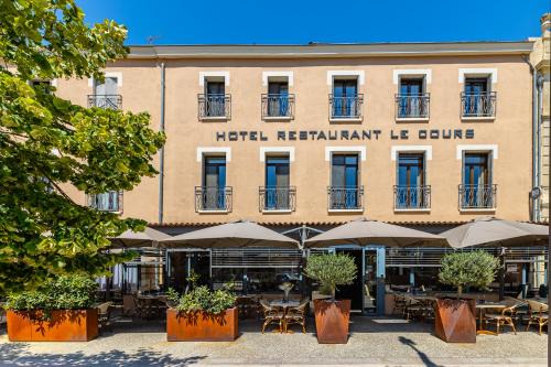 Saint-Gilles Hotel | Pet-Friendly Stay at Logis Hôtel Restaurant Le Cours