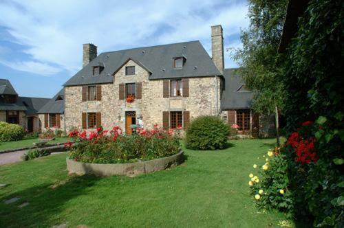 Sainte-Cecile Hotel | Inviting Manoir De L'Acherie: Family-Friendly & Accessible