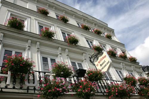 La Bouille Hotel | Cozy Logis - Hôtel & Restaurant Le Bellevue: Pet Friendly Stay