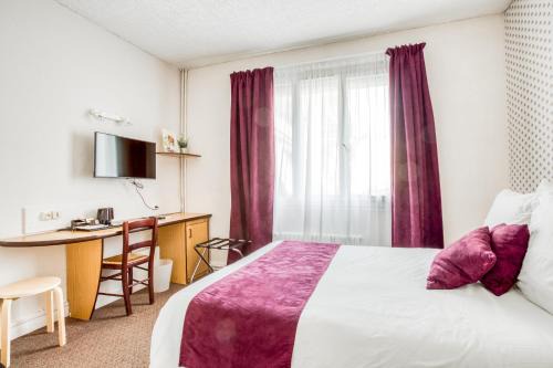 Lisieux Hotel | Pet-Friendly Getaway at Logis Hôtel-Restaurant La Coupe d'Or