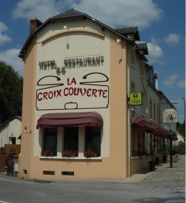 Mayenne Hotel | Cozy Logis Hôtel-Restaurant La Croix Couverte: Pet Friendly Stay