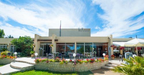 Fleurance Hotel | Discover Le Fleurance: Pet-Friendly Retreat by the Ocean