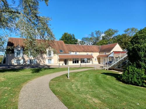 Venoy Hotel | Discover Comfort at Logis Hôtel Le Moulin de la Coudre