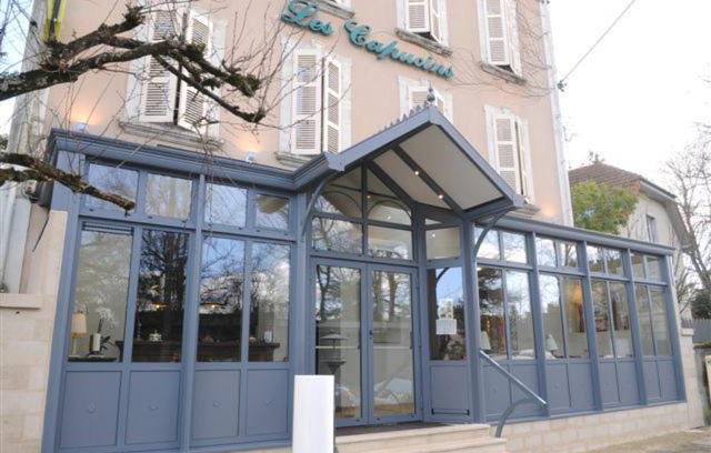Avallon Hotel | Cozy Logis Hôtel Restaurant Les Capucins: Pet-Friendly Retreat