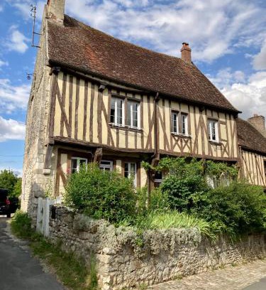 Provins Apartment | Historic Logis « Henriette » - Family-Friendly Retreat