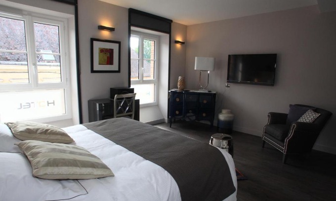 Chateauneuf-en-Thymerais Hotel | Pet-Friendly Getaway at LOGIS Hotel-Restaurant Le Relais d'Aligre