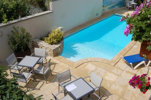 Mont d'Arene Hotel | Discover Logis Hotel au Tambour: Oceanfront Bliss Awaits