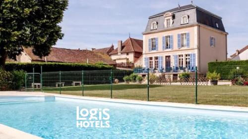Saint-Boil House | Pet Friendly Hôtel Restaurant du Cheval Blanc with Ocean View