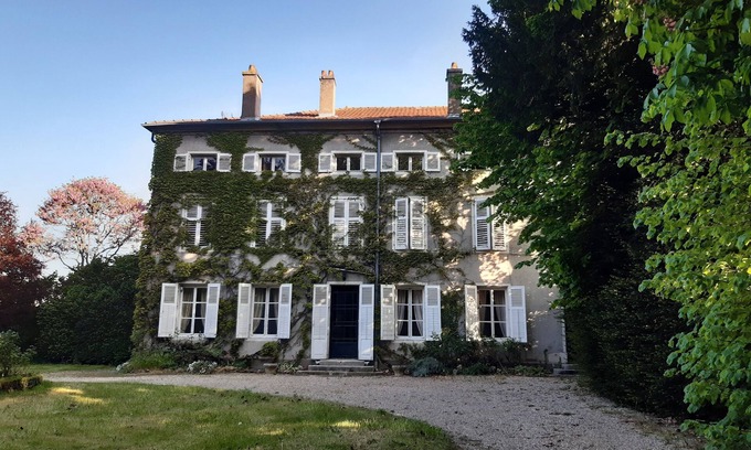 Pont-a-Mousson Hotel | Discover LOGIS HOTEL DU PARC: Guest Rated 9.8 with Spa