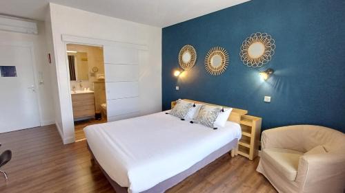 Briare Hotel | Unforgettable Stay at Logis Hotel Le Cerf with Ocean Views