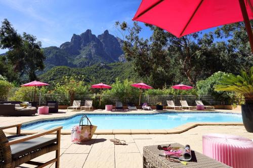 Porto Hotel | Oceanfront Logis Hotel Le Lonca with Pool and Child-Friendly Vibes