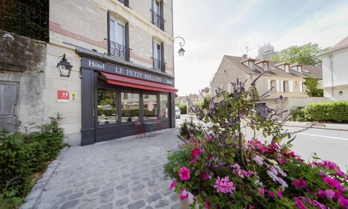 Senlis Hotel | LOGIS HOTEL - Le Petit Bellon