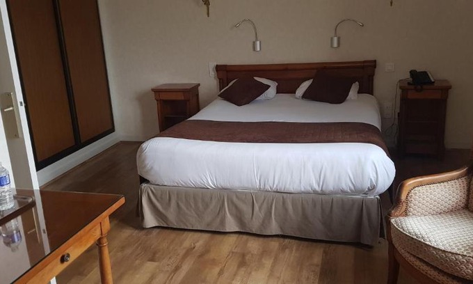 Ligny-le-Chatel Hotel | Pet-Friendly Stay at LOGIS HOTEL - Le Relais Saint Vincent
