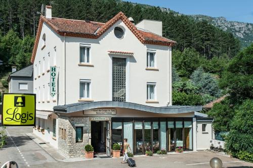 Florac Hotel | Explore Logis Hotel Restaurant des Gorges du Tarn Awaits