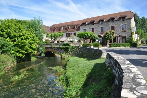 Creysse Hotel | Discover Logis Hotels - Auberge de l'Île: Pet-Friendly Retreat