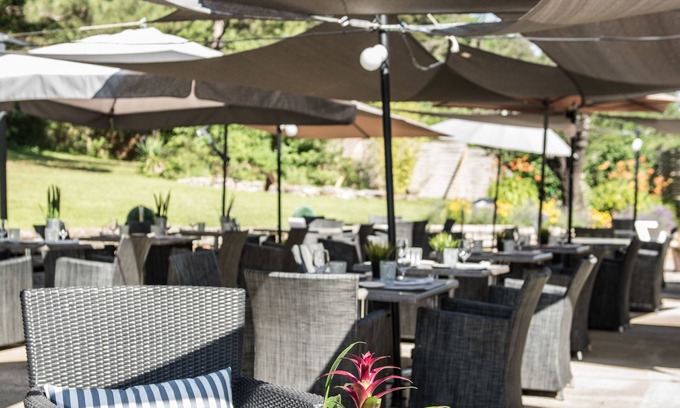 Aubignosc Hotel | Discover Logis Hotels la Magnanerie with Spa & Bistro Delights