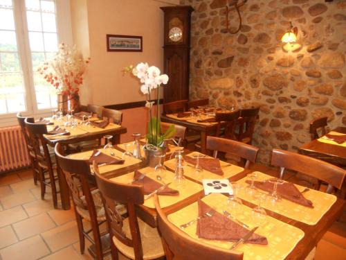 Ozon Hotel | Pet-Friendly Stay at Logis L'Auberge Basque - Rated 7.8/10