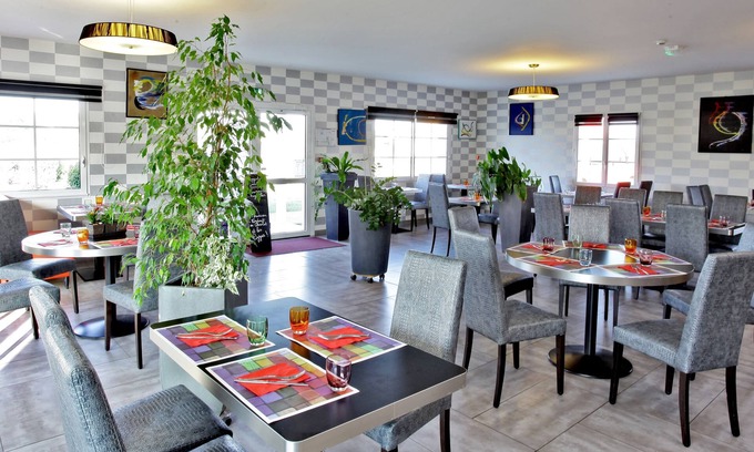 Angles Hotel | Discover Logis L'auberge de Moricq: Family-Friendly Getaway