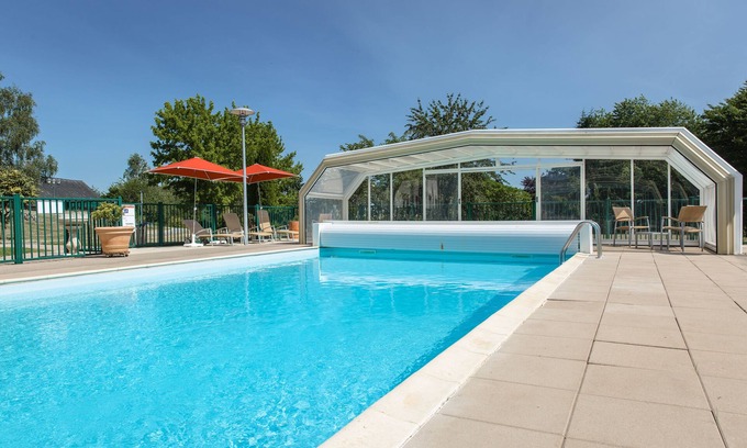 Saulges Hotel | Discover Hôtel & Restaurant L'Ermitage with Pool & Dining