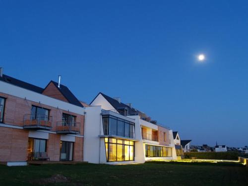 Porspoder Hotel | Relaxing Stay at Logis Le Château de Sable with Spa & Hot Tub