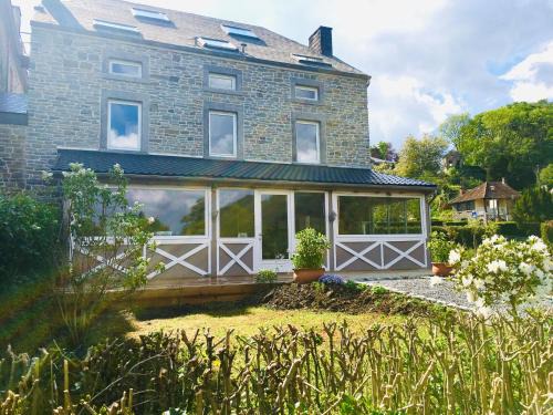 Annevoie-Rouillon Apartment | Experience Logis Le P'tit Rouillon on the Meuse River