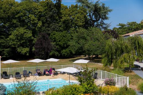 Fontenay-le-Comte Hotel | Relax at Logis LE RABELAIS: Spa, Ocean View & Dining