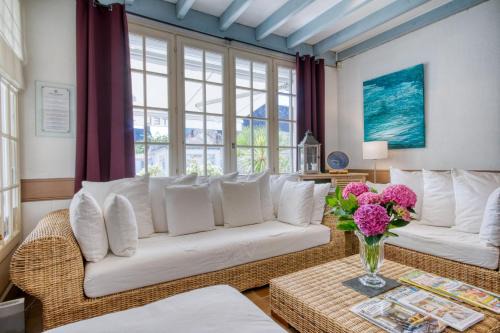 Quimiac Hotel | Oceanfront Escape at Logis Le Relais Marine - Pet Friendly!
