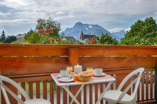 La Mure Hotel | Pet-Friendly Logis Murtel with Oceanfront Pool Access