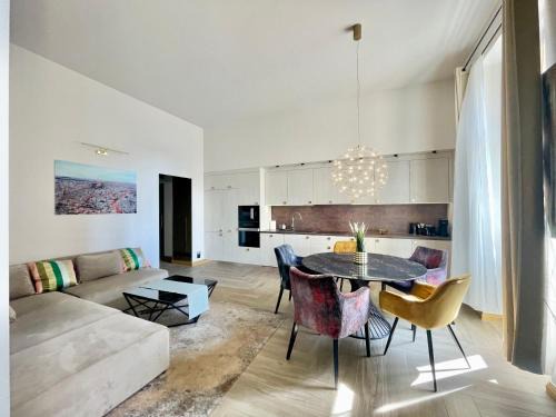 Budavar Apartment | Discover Logodi Apartment: 4-Star Stay with Free Parking