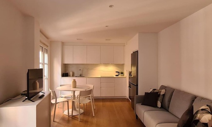 Logrono Historic Centre Apartment | Historic Logroño Apartment: Child-Friendly Getaway
