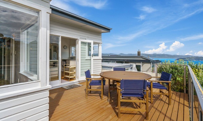 Khandallah House | Exceptional Lohia Lustre - Wellington Family Holiday Home