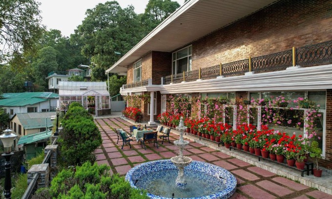The Mall Road Villa | Experience Lohonostays Soni Estate: Spa & Family Friendly