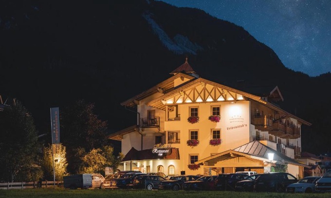 Lauterbach Hotel | Discover Loipenstubn: 4-Star Comfort with Hot Tub & Breakfast