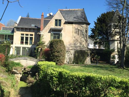 Rochecorbon House | Escape to a Medieval Retreat in the Loire Valley