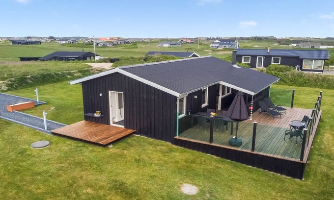 Lokken House | Cozy Retreat "Lok" - Steps from the Ocean with Spa Access