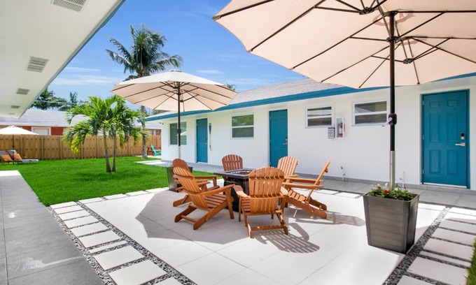 River Oaks House | Idyllic LoKal Rental: Oceanfront Family Retreat in Florida