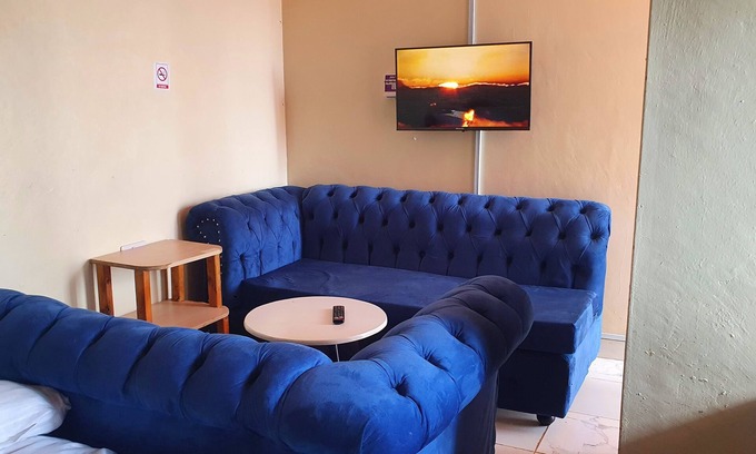 Kidono Apartment | Explore Lola's Nest: Free Parking & Internet Awaits!