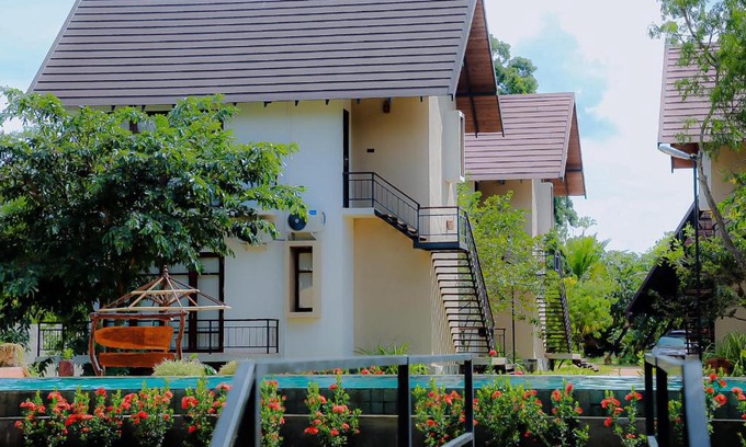 Anuradhapura Hotel | Discover Lolu Village Resort: Poolside Relaxation Awaits