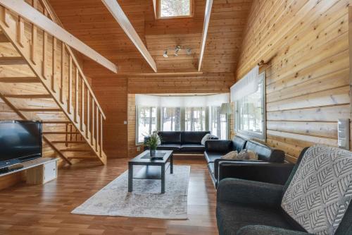 Kalajoki Ski Chalet | Elegant Tapola: Pet-Friendly Hotel with Oceanfront Views