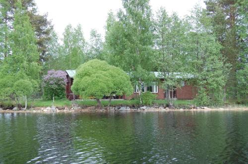 Savonlinna Villa | Cozy Lomasaaret Cottages with Hot Tub & Breakfast Included