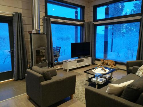Utsjoki Ski Chalet | Experience Lomatärppi: 5-Star Ocean-View Retreat