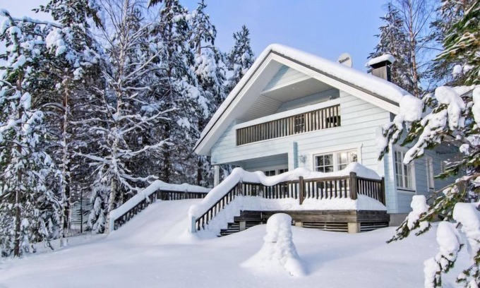 Kehys-Kainuu House | Discover Lomataivas Cottage: Lake View & Family Friendly