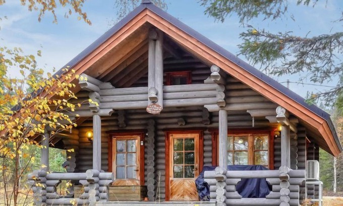 Salla House | Discover Lomaväinö 13: Scenic Lakeside Retreat with Spa
